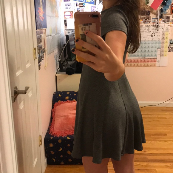 Dress - Picture 4 of 4